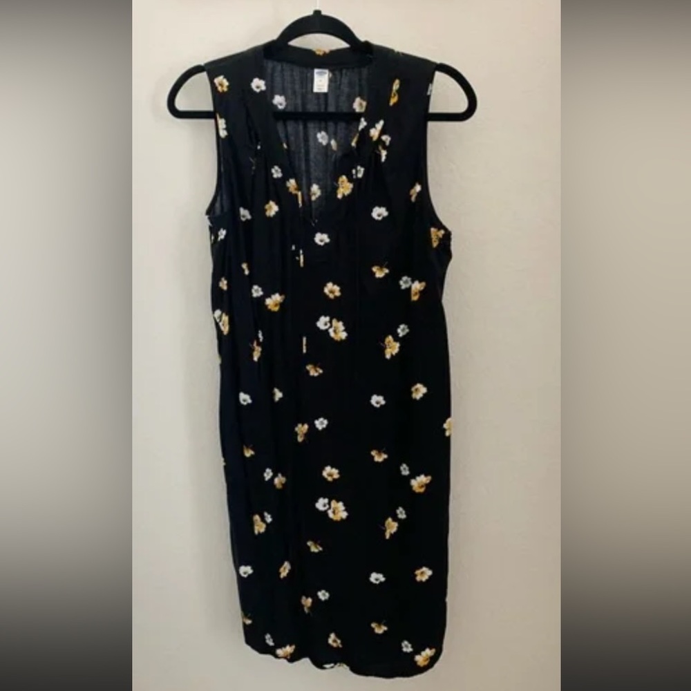 Old Navy Black Dress Sleeveless Tie Front Blouse with yellow and white florals